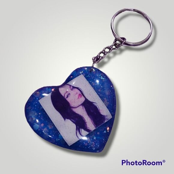Dove Cameron Blue Glitter Heart Keychain - Picture 4 of 13